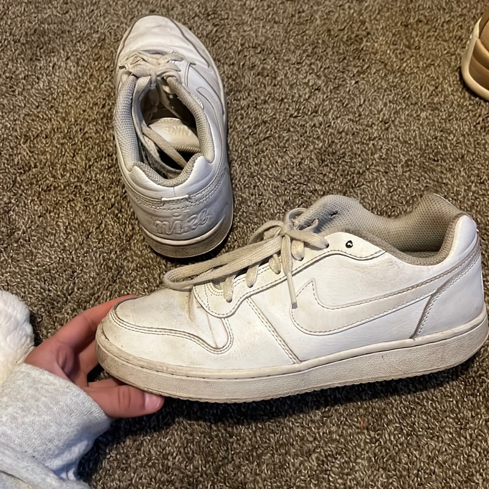 vintage nike shoes- SIZE 7 women’s